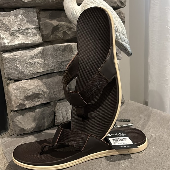Salt Life Leather Upper,rubber outsole,textured insole, thong flip flops/sandals - Picture 9 of 11